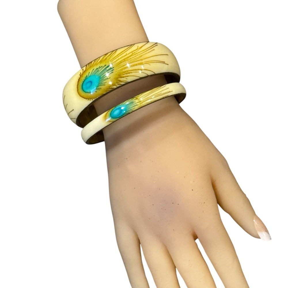Source Unknown Cream and Blue Feather Bracelet Set